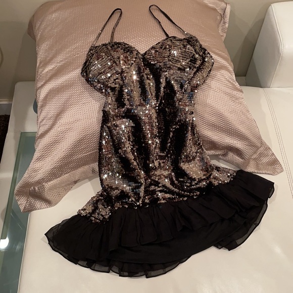 NWT (2/4/6/8/12)French Connection metallic sequin mini ruffle antique gold black - Picture 13 of 17